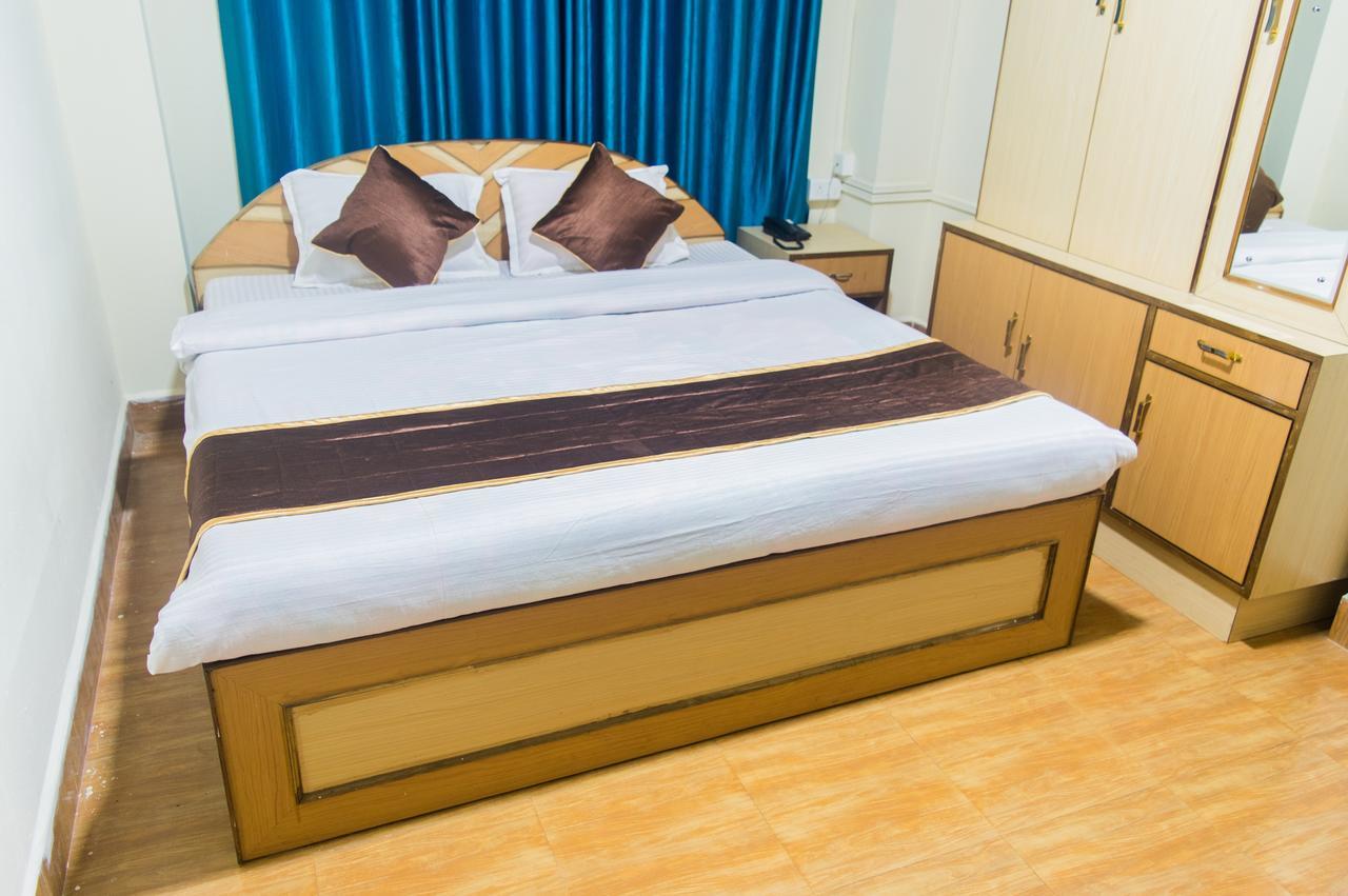 Oyo 11515 The Lily Guest House Шиллонг Экстерьер фото