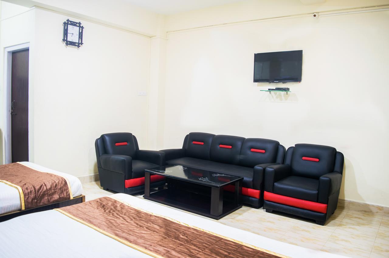 Oyo 11515 The Lily Guest House Шиллонг Экстерьер фото