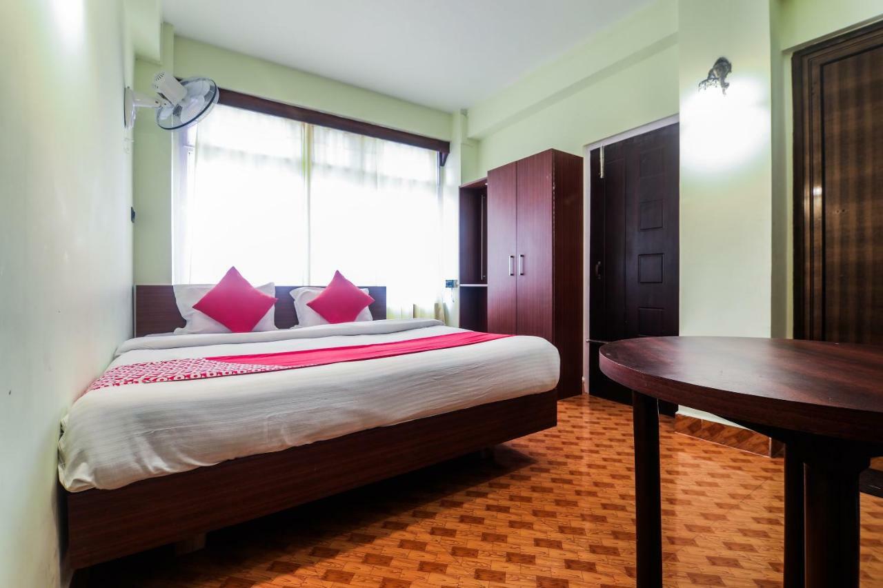 Oyo 11515 The Lily Guest House Шиллонг Экстерьер фото
